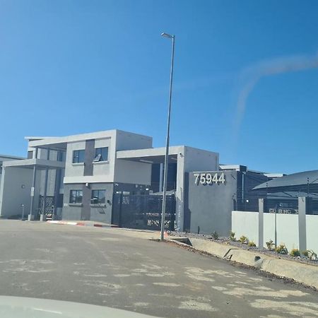 Sarona Studio F103 Gaborone Bagian luar foto